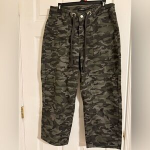 Women’s Camouflage Barrel Jeans